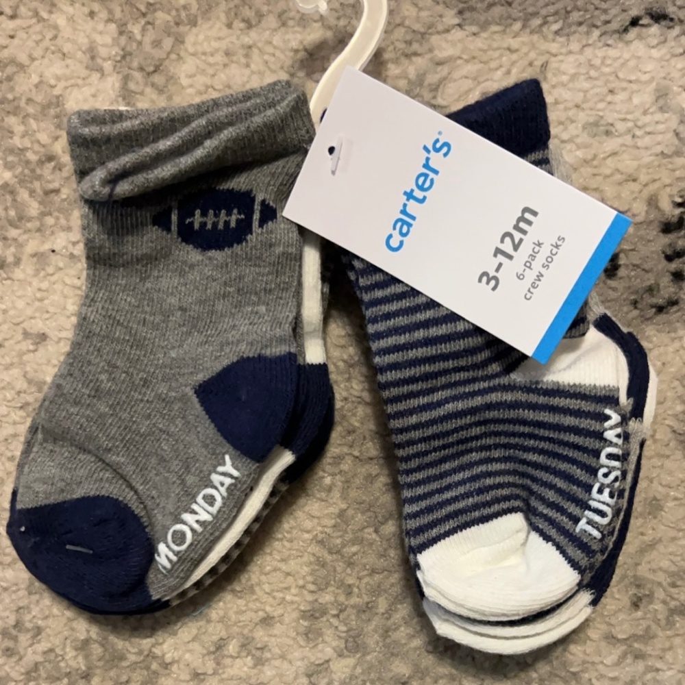 Carter’s 3-12m socks